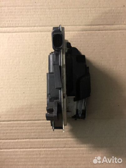 Замок задней левой двери VW Tiguan