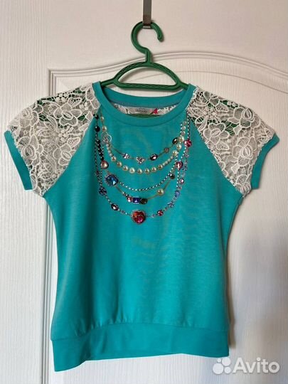 Бирюзовая блузка с камнями и кружевом 146