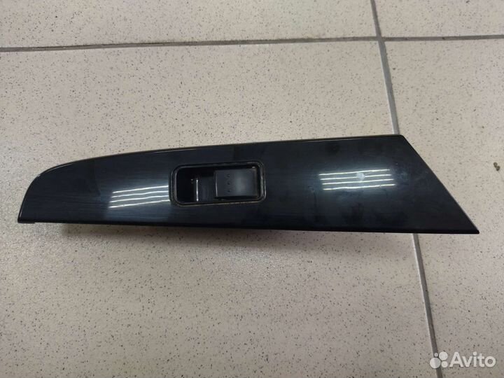 Кнопка заднего левого стеклоподъемника Mazda 3 BK