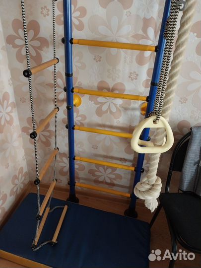 Шведская стенка с турником и матрасом