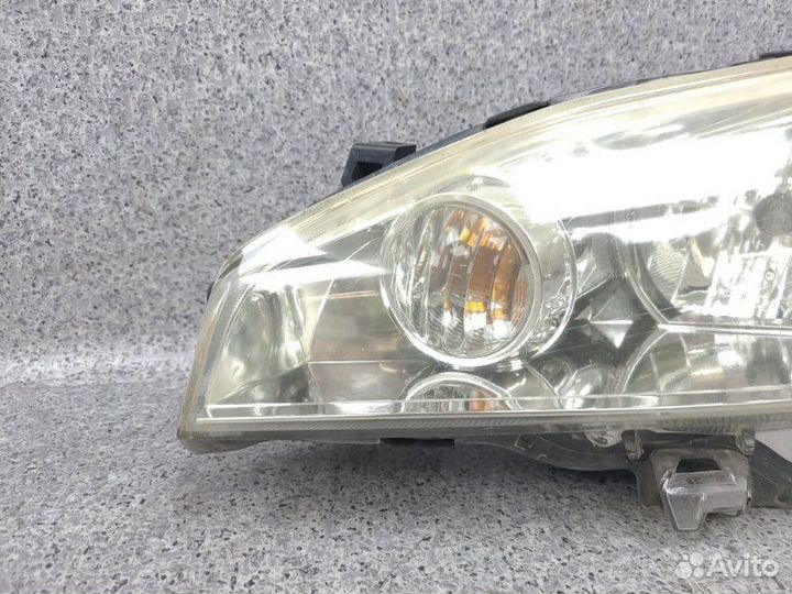 Фара передняя левая Toyota Wish ZGE20 2zrfae 2012