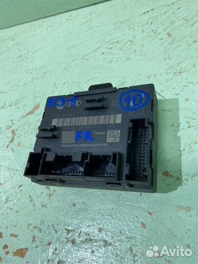 Блок управления дверьми передний правый Volkswagen