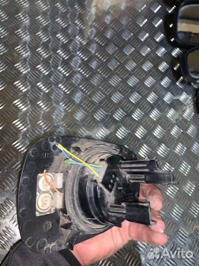 Зеркальный элемент с подогревом передний левый