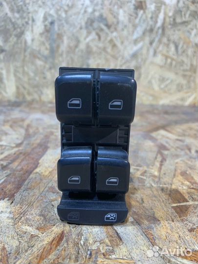Блок кнопок стеклоподъемника передний левый Audi