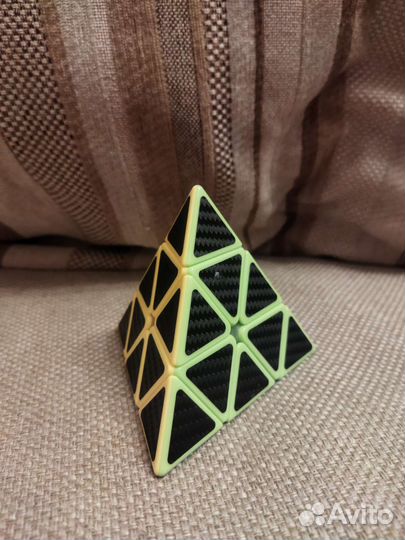 Кубик рубика пирамида