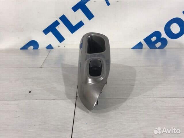 Кнопка стеклоподъемника задняя nissan juke 1.6 мт