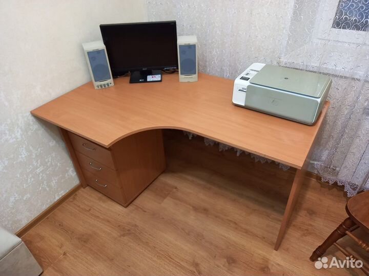 Письменный стол