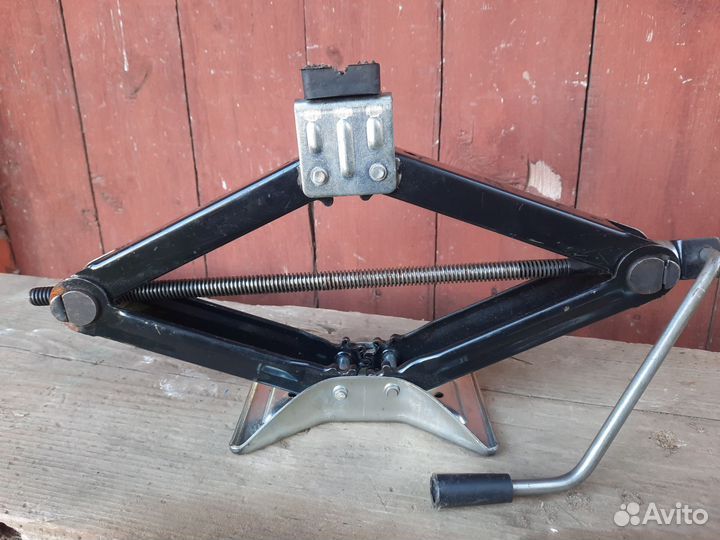 Домкрат винтовой