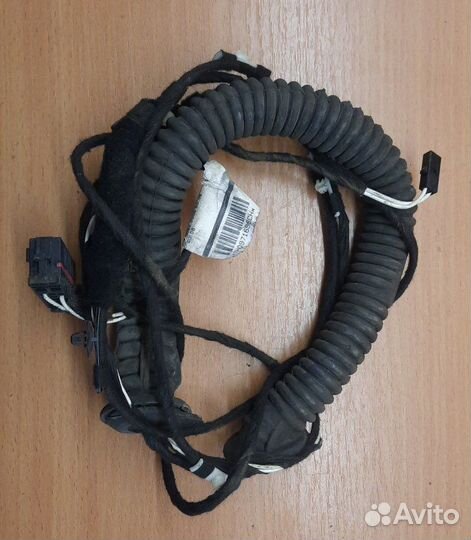 Проводка распашной двери задняя правая Vw