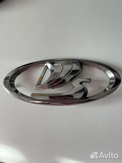 Эмблема LADA vesta
