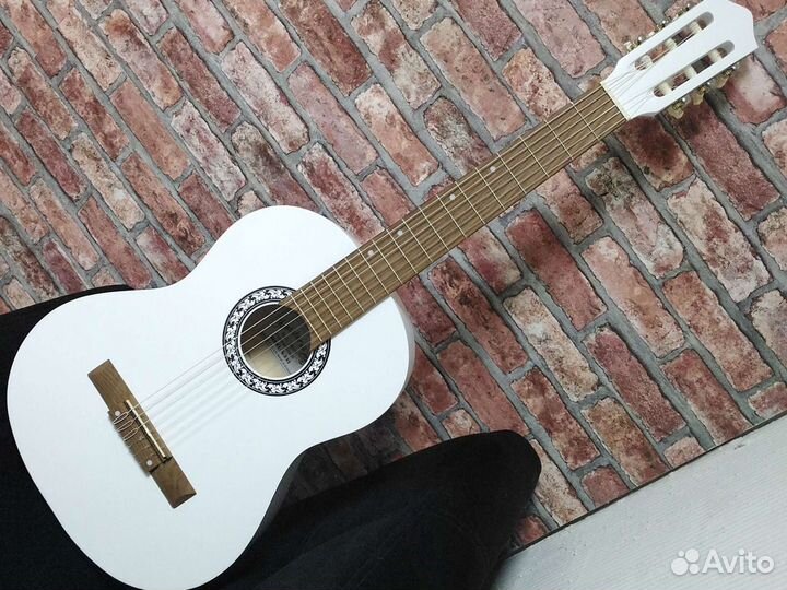 Гитара новая классическая
