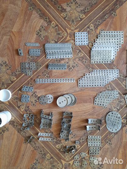 Конструктор металлический и машинка