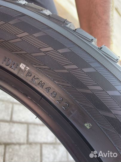 Yokohama BluEarth Winter V905 275/40 R20 и 315/35 R20 110V