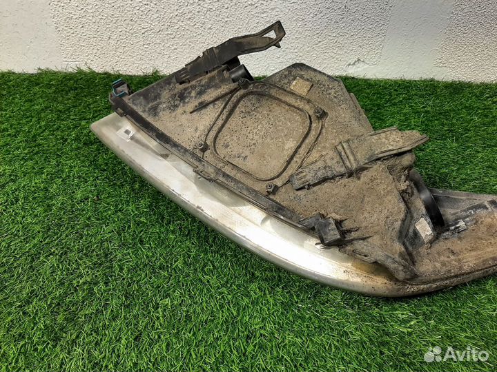 В наличии: Фара правая Ford Focus 2