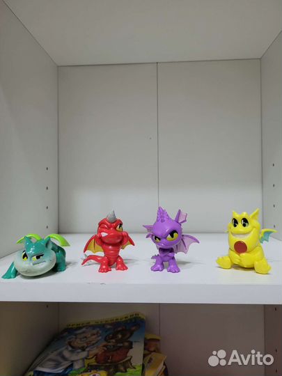 Много игрушек