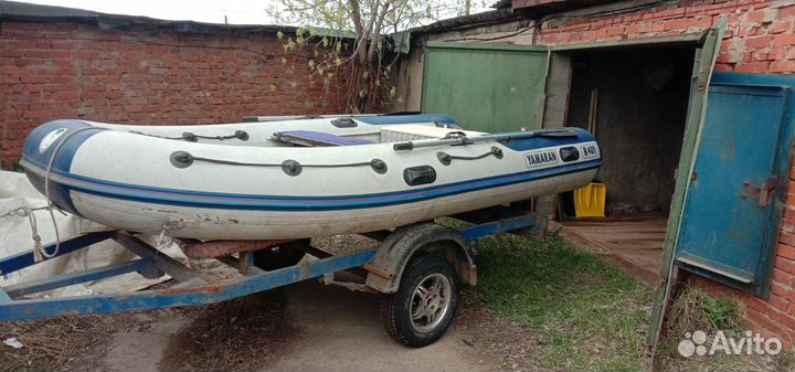 Продается лодка Ямаран В400
