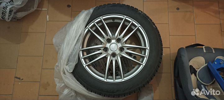 Комплект зимних колес r17 Toyota
