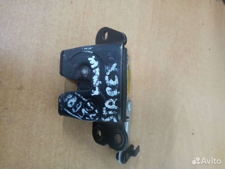 Замок задней двери Hyundai starex h1