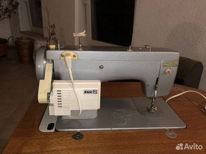 Швейная машина ножная с тумбой Чайка 142 М