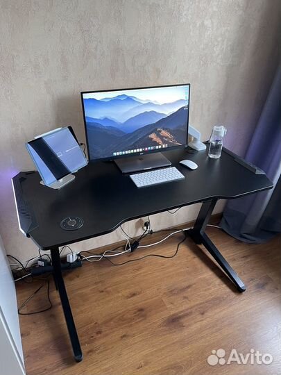 Компьютерный стол с электроприводом