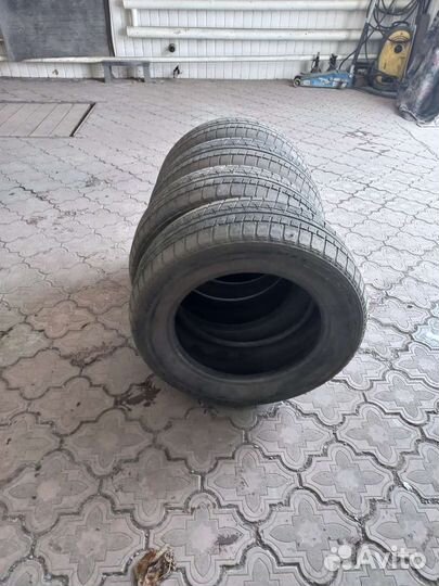 Bridgestone W960 215/60 R16