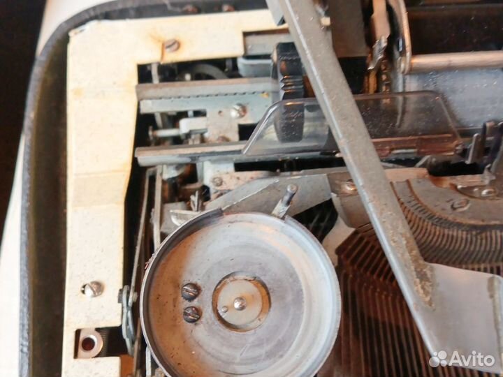 Пишущая машинка в чемоданчике