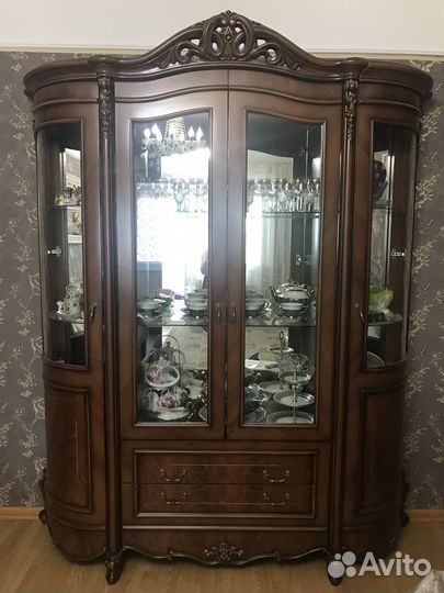 Буфеты серванты горки