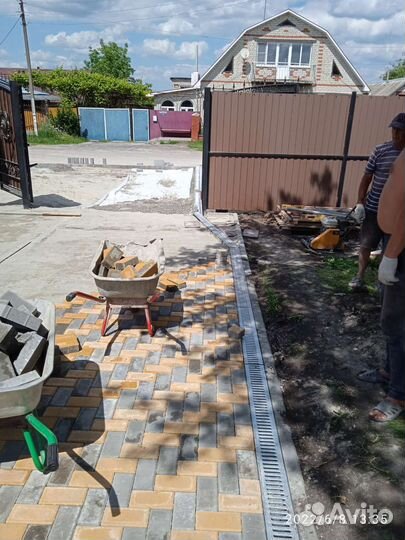 Разнорабочий для укладка тротуарной плитки