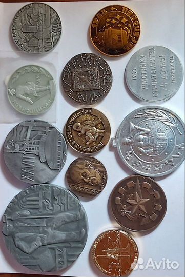 Медали разные