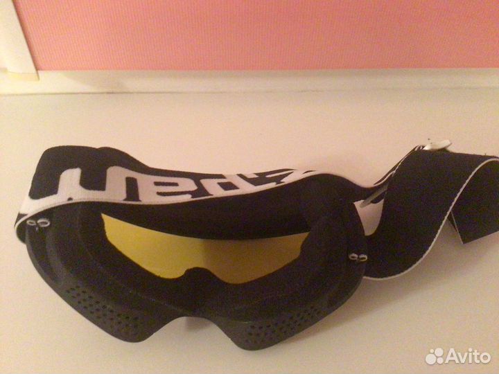 Шлем и очки горнолыжные