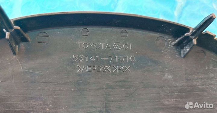 Эмблема Тойота Хайлюкс под дистроник