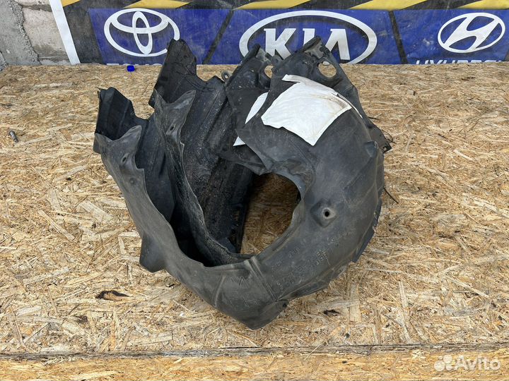 Передние подкрылки Toyota camry v70