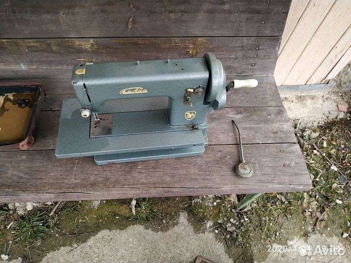 Швейная машинка 