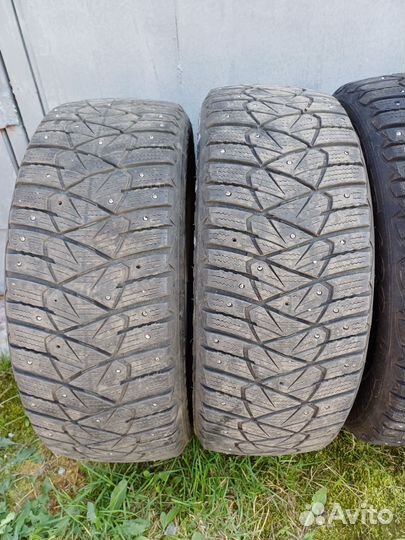 Goodyear Ultragrip 600 215/55 R17 98T