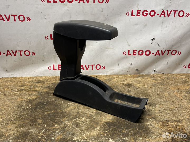 Подлокотник Renault Duster