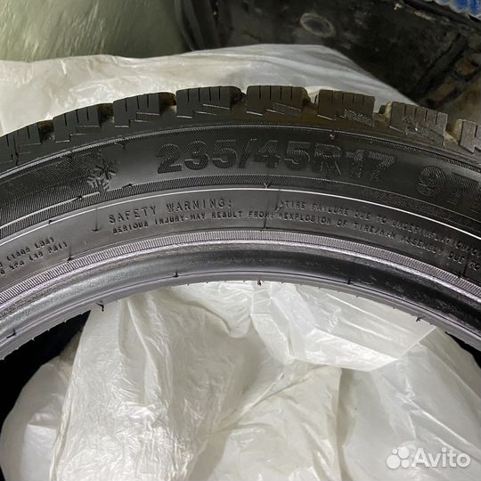 Triangle PL01 235/45 R17