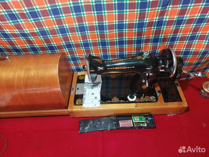 Швейная машина Подольск 2м отлично