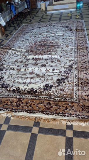 Продается ковер новый