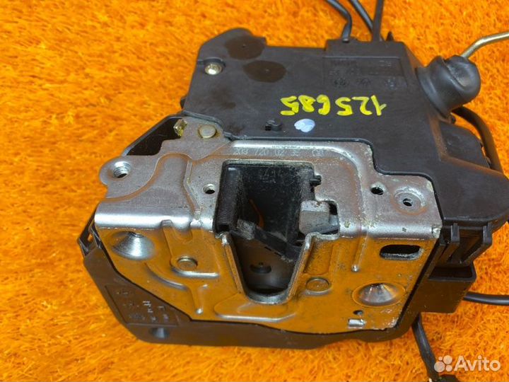 Замок двери передний правый Mercedes-Benz C-Class