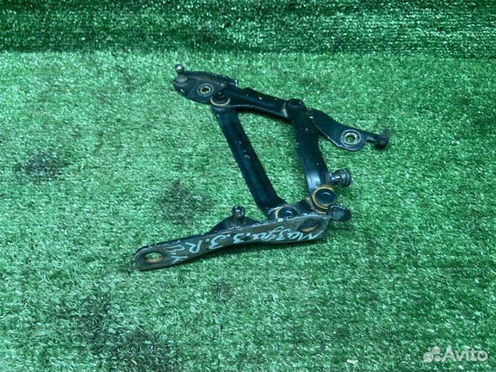 Петля багажника правая Mazda 3 BK