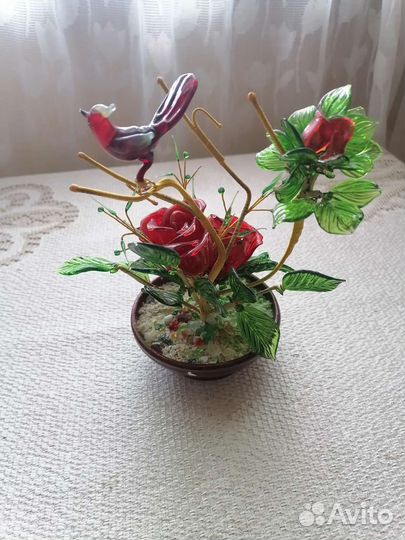 Стеклянный цветок в горшке