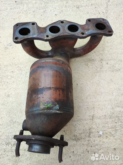 Выпускной коллектор с катализатором Renault Logan