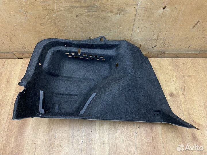 Обшивка багажника левая Skoda Rapid 2013-2020