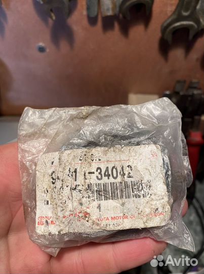 Сальник привода левый на toyota corolla 150