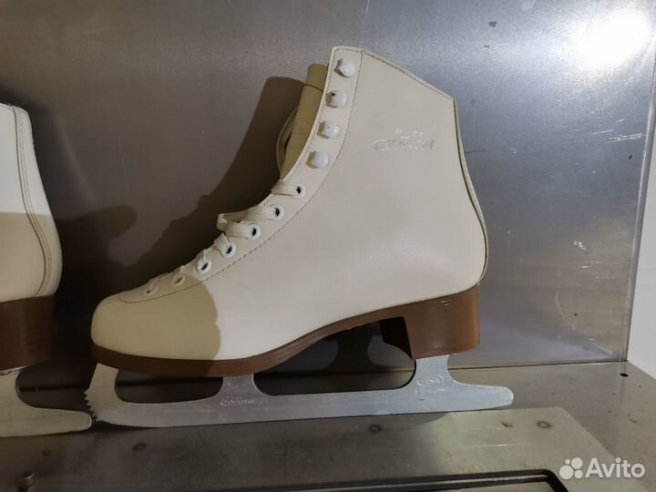 Коньки фигурные женские