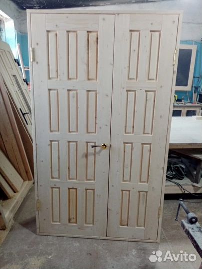 Дверь входная деревянная с коробкой