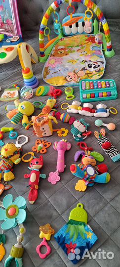 Развивающие игрушки пакетом с рождения до двух лет