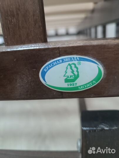 Детская кроватка с маятником