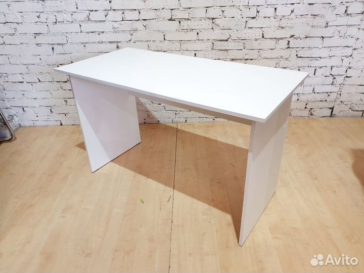 Стол белый