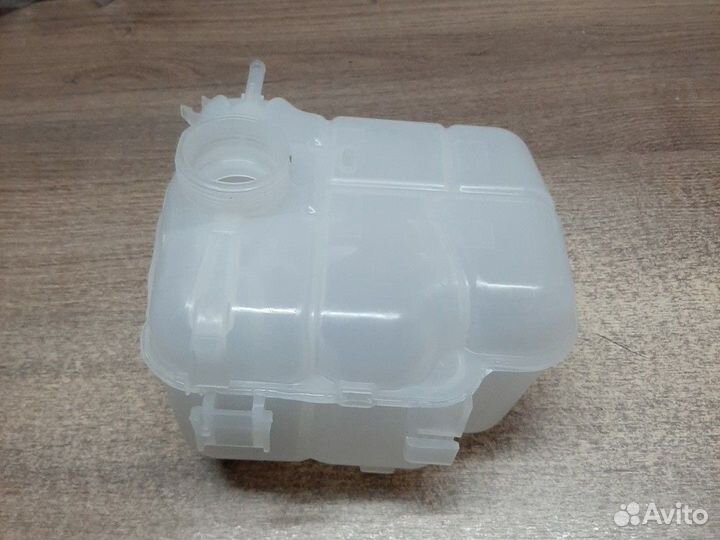 Бачок расширительный с датчиком Opel Astra J